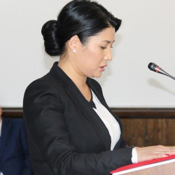 “Азия Ньюска” 1 миллион сом айып пул салган судья Тынара Абдиева министр менен кантип “соодалашты”?