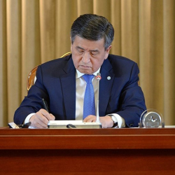 Сооронбай Жээнбеков подписал Указы о приеме в гражданство и выходе из гражданства Кыргызской Республики