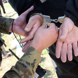 Погончондор погончонду "взятка" менен кармадыбы же "подставабы"?