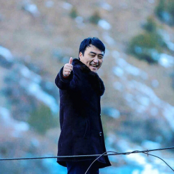 СҮРӨТ - Белгилүү ырчы Гүлжигит Сатыбековдун чачы бир күндүн ичинде агарып "карып" кетти