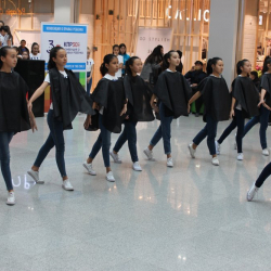 В Бишкеке прошел флешмоб по информированию телефона доверия для детей - 111