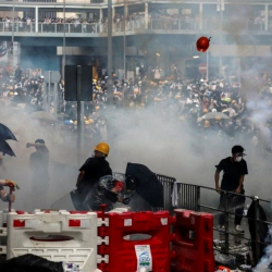 Кытай полициясы окуу жайды курчоого алды