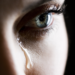 ТАГДЫР: "Бир бөйрөгүм жок, доктурлардын каршылыгына карабай 2 бала төрөдүм"