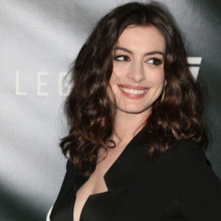 Жаш карыга бирдей жаккан дүйнө жылдызы Энн Жаклин Хэтэуэй тууралуу кызыктуу фактылар 