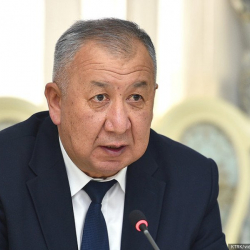 Биринчи вице-премьер-министр Кубатбек Боронов «ОСТИМ» өнөр жай зонасынын аймагында эмгектенген ишкерлер менен жолукту