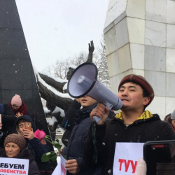 Кечээги митингде түркүн түстү сүйгөндөр жүрөт