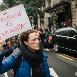 Дүйнө жүзү боюнча аялдар митингге чыгышты