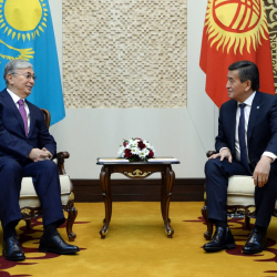 Президент Сооронбай Жээнбековдун Казакстан президенти Касым-Жомарт Токаев менен расмий жолугушуу аземи болду