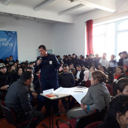 Ала-Бука милициясы окуучулардын ата-энелери менен жолугушту