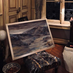 “Жашоомдогу кара жол бүттү”. Мурунку президенттин кызы сүрөт көргөзмө өткөзүп жүрөт