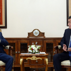 Сооронбай Жээнбеков Армения премьер-министри Никол Пашинян менен жолугушту