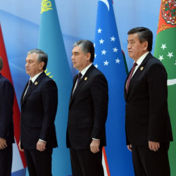 Сооронбай Жээнбеков Борбордук Азия мамлекет башчыларынын экинчи Консультативдик жолугушуусуна катышууда