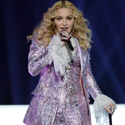 “Бул чыдагыс оору”. Мадонна ден соолугуна байланыштуу концертин токтотуп койду