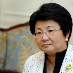 Кыргыздын нарк-насилин тепселеген Отунбаева экс-президент статусун алып жүргөнү туурабы? 