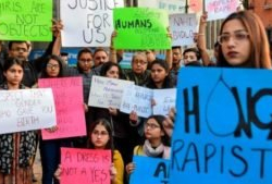 Индияда дагы бир кыз бир нече кишилер тарабынан зордукталып, өлтүрүлдү. Эл өлүм жазасын киргизүүнү талап кылышууда