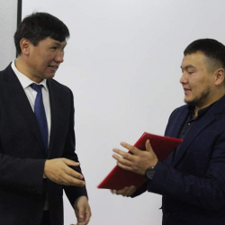 Социалдык өнүгүү министрлигинен 355 жетим балага 8 млн 552 миң сом берилет