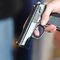 Сот имаратынын алдында ок атышуу болуп, төрт адам жабыркады