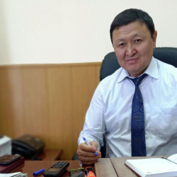 Алымжан Козубаев жумуштан эмне себептен кетип жатканы тууралуу комментарий  берүүдөн баш тартты