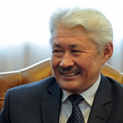 Турсунбек Акун, экс-акыйкатчы: “Мындай мезгилде ишти артка тартпай, баарыбыз президентке жардам берели”