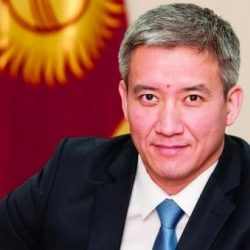 “Айлык 10 эсе азаят”. Премьер-министр Эркин Асрандиевди вицеликке кантип көндүргөнүн айтты