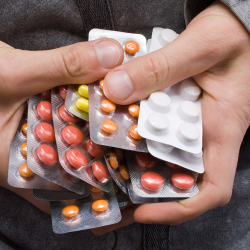 Кыргызстан дары-дармектерди  убактылуу сыртка чыгарбайт