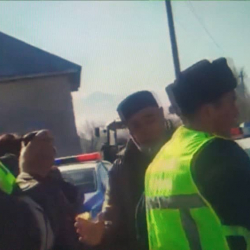 ВИДЕО: Дунган улутундагылар казак патрульдук полициясын жакадан алды