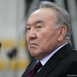Назарбаевдин небересинин резонанс жараткан билдирүүсү боюнча казак бийлиги үн катты
