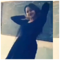 ВИДЕО(18+)- Билим берүү жана илим министринин кызы “зажигает”