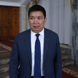 Жанаттын жакасы агарбады, кетүү гана жолу калды