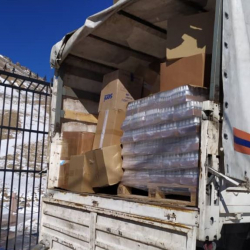 Кыргызстан Кытайга жети тоннага жакын гумжардам жөнөттү