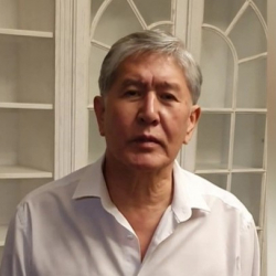 Алмазбек Атамбаевдин абалы оор экендиги айтылып талкууга түштү