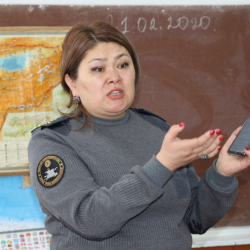 ИИМ: Аймактык жашоочулар менен мектеп-комплексинин окуучуларына  укуктук маанидеги  маектешүүлөр өткөрүлдү