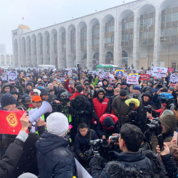 Кооптуу коңгуроо: Митинг “вирусу” каптап кетпейби?