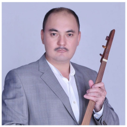 Жеңишбек Жумакадыр: “Бактылуулукту депутаттыкка байлап алган саясатчыларга таң калам”