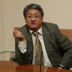 Алмазбек Акматалиев: Жогорку Кеңеш эки палаталуу болушу керек