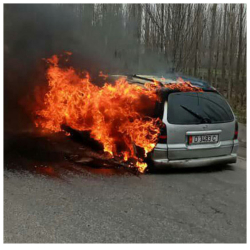 Автоунаа жүрүп бара жаткан жеринен өрттөнүп кетти