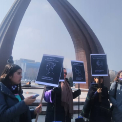 Чем больше педерастов, тем больше демократии!