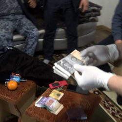 Мамэкотехинпекциясынын кызматкерлери пара алып жаткан учурда кармалды