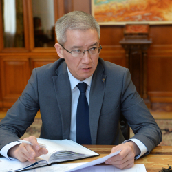 Сооронбай Жээнбеков вице-премьер-министр Эркин Асрандиевди кабыл алды