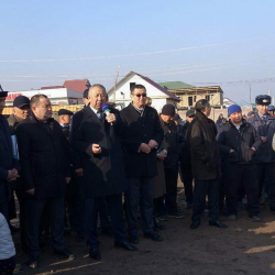 Кубатбек Боронов Ак-Ордо жаңы конушунун жашоочулары менен жолугушту