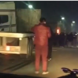 ВИДЕО-Жүк ташуучу унаа сүзүп кеткен адам мерт кетти