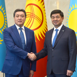 Абылгазиев Казакстан Республикасынын премьер-министри менен телефон аркылуу сүйлөштү