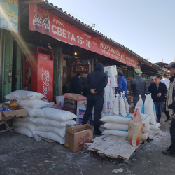 За завышение цен на продукты первой необходимости, предусматривается уголовная ответственность по статье  216 УК КР