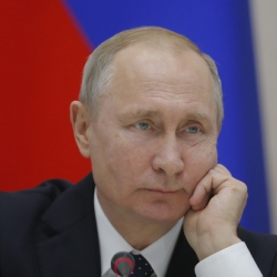 Путинге 2024-жылы да президенттике ат салышууга жол ачылды