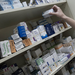 Коронавирус. Космосбек Чолпонбаев жөнү жок дары ичпөөгө чакырды