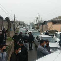 Жалал-Абад: Блокпосттордо чогулган элдин жана автоунаалардын саны көп болууда