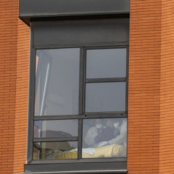 COVID-19: Жасалма дем алдыруучу аппараттар улгайгандарга эмес, жаштарга берилип, картаңдардын өлүмү көбөйдү