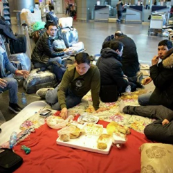 “Биз көчөдө калдык”. 