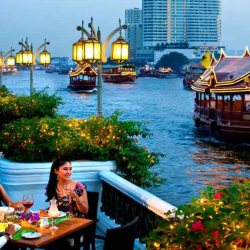 В Таиланде монахи бесплатно помогают застрявшим российским туристам