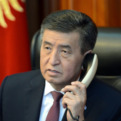 Сооронбай Жээнбеков Ислам өнүктүрүү банкынын президенти менен телефон аркылуу сүйлөштү